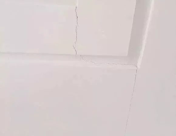 漆面出現裂縫